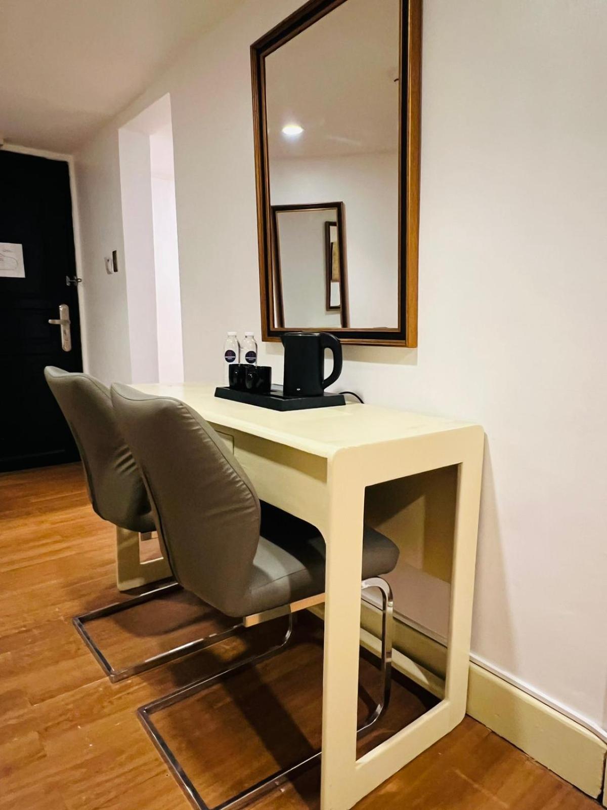 Arzo Hotel Manila Eksteriør bilde
