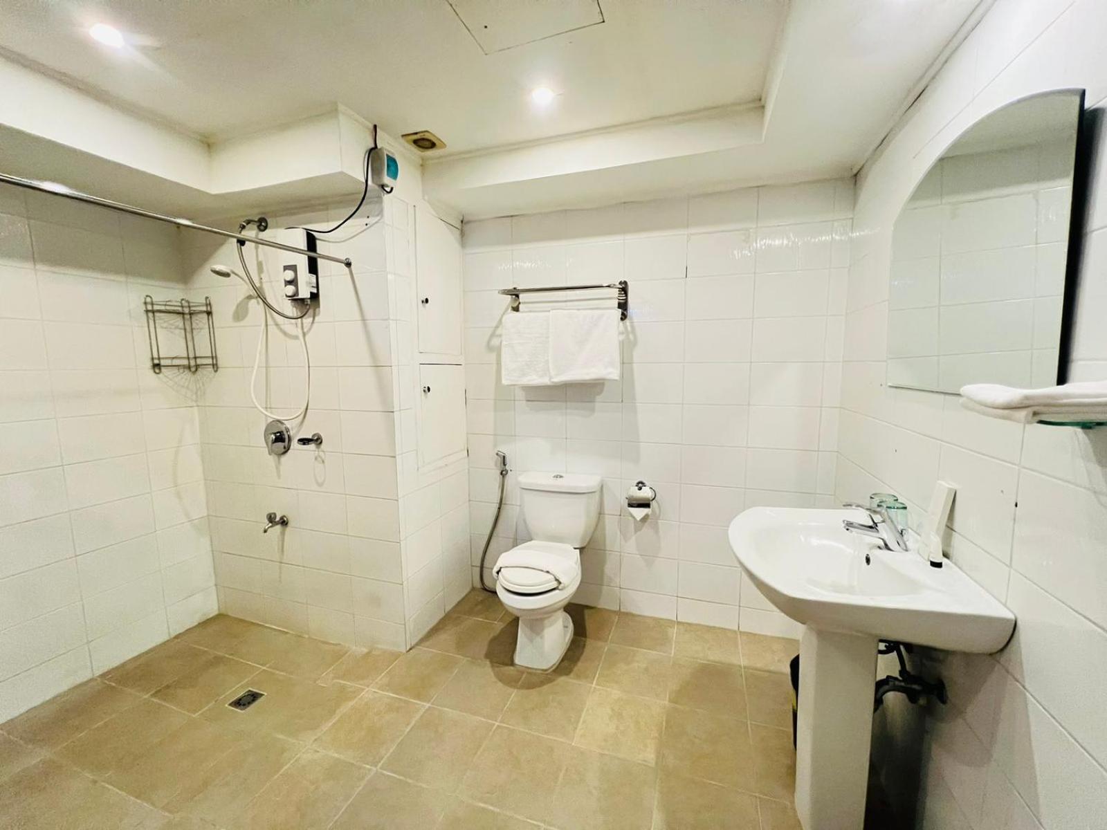Arzo Hotel Manila Eksteriør bilde